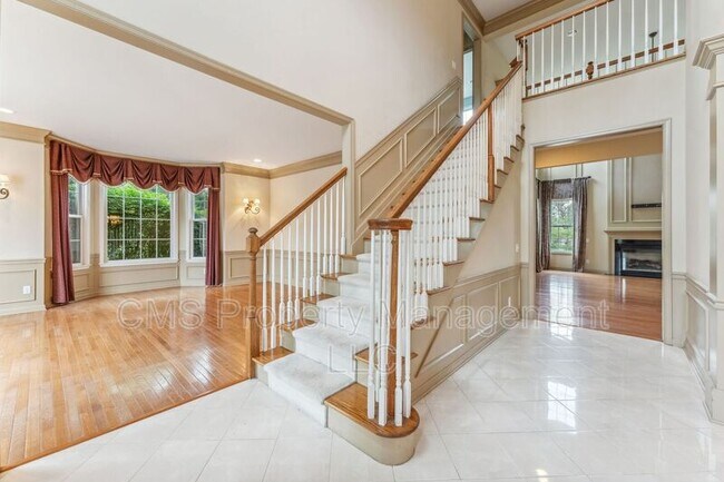 Building Photo - 44 Equestrian Way