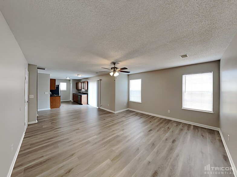 Building Photo - 204 Fox Grove Cir
