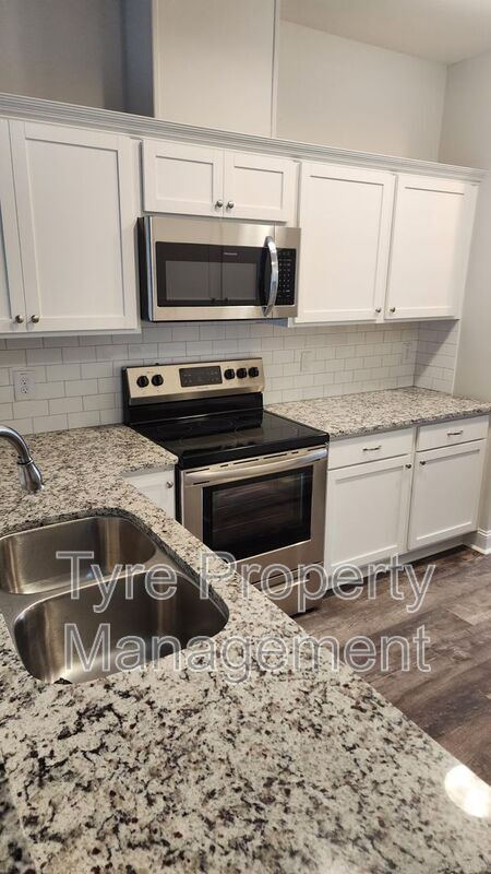 Building Photo - 1815 Fox Den Way