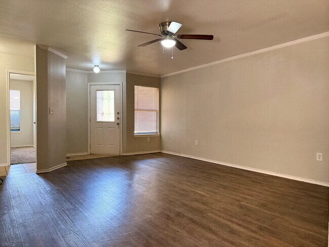 Building Photo - 304 N Brentwood Ave