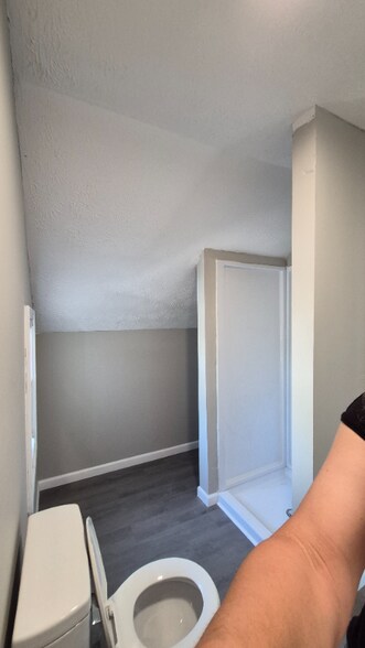 Building Photo - 916 Riverview Terrace