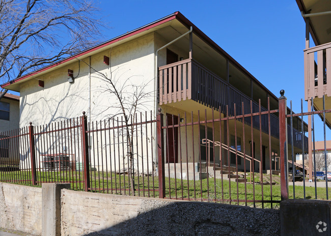 Building Photo - El Rancho Escondido Apartments