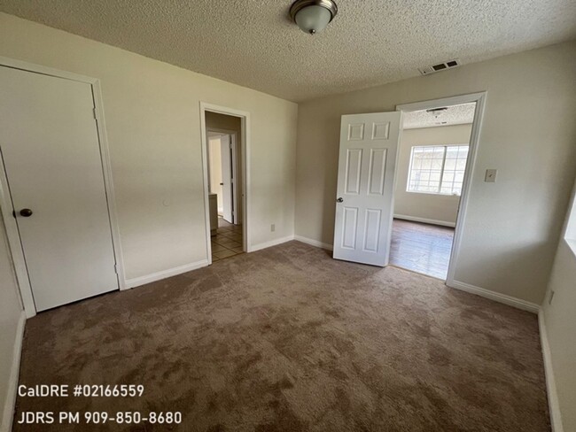 Building Photo - Rialto 2 bedroom Home
