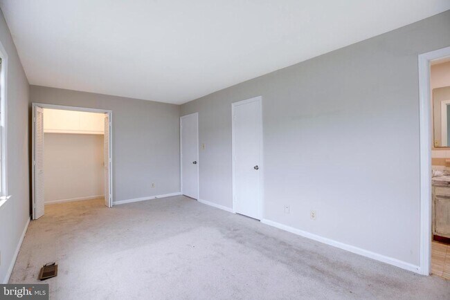 Building Photo - 322 Clay St