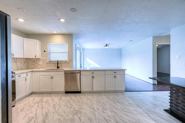 Building Photo - 5103 Temple Bell Dr