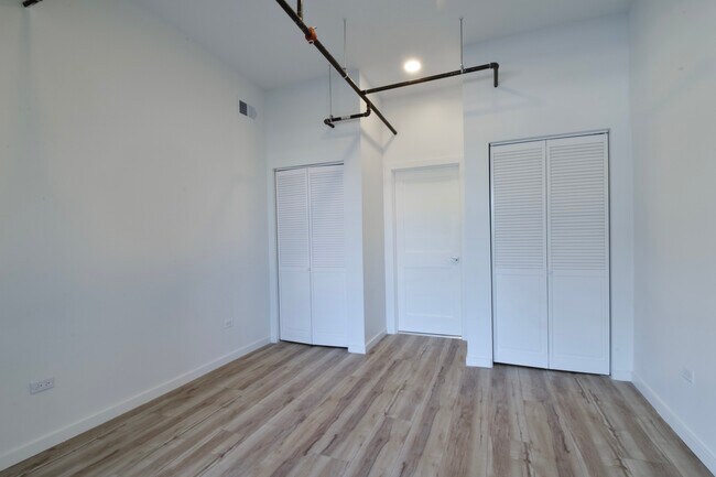 Building Photo - 2202 Lombard Ave
