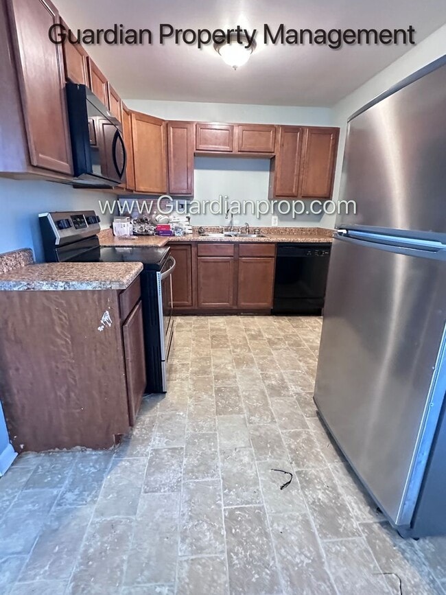 Building Photo - Crosstown Side By Side, Washer/Dryer In Unit, 1 Garage Space, Hardwood Floors, Dishwasher