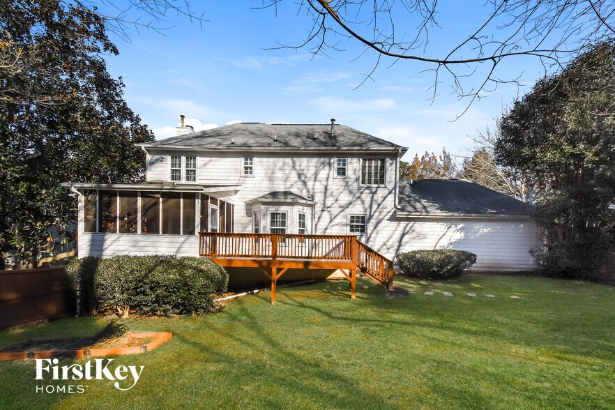 Building Photo - 3601 Robinson Walk Dr