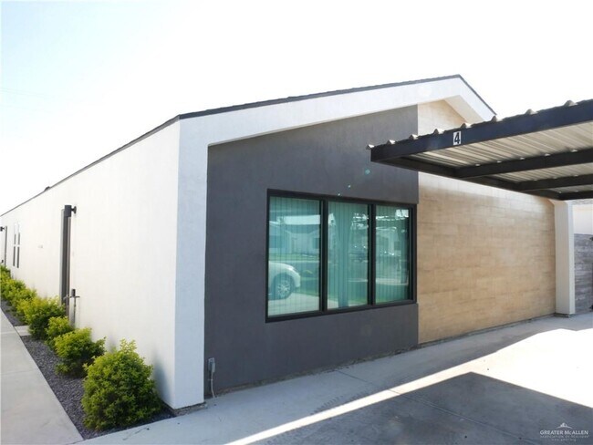 Building Photo - 23 Iris Ave