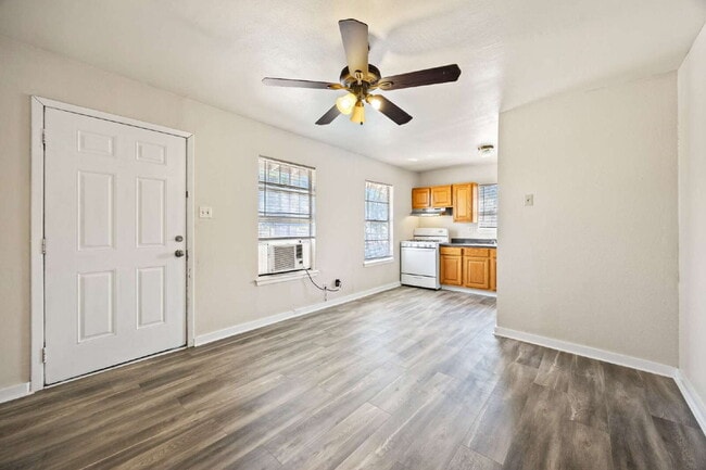 Primary Photo - Confortable 2 bedroom 1 bath