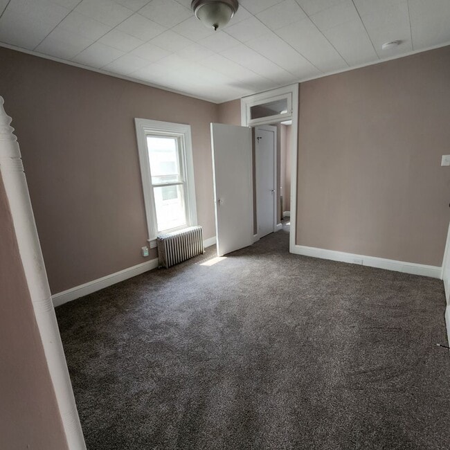 Building Photo - Charming 4BR/1.5BA Home | Modern Finishes | Open Layout | Heart of York City!