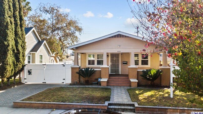 Primary Photo - 666 W Lexington Dr