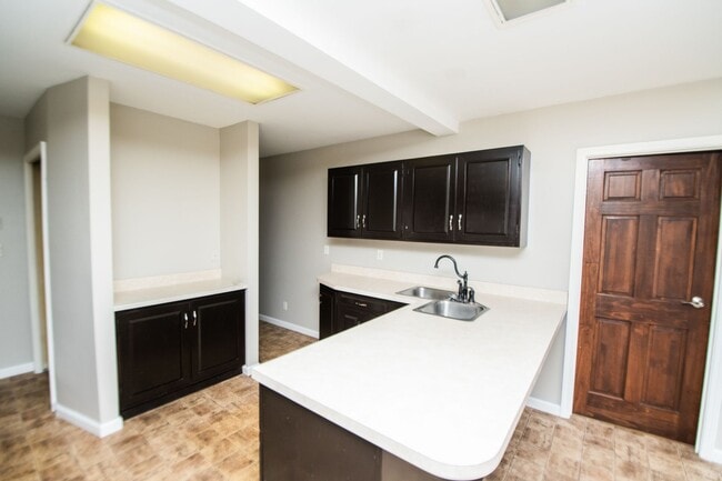 Building Photo - 3 bed 1.5 bath Downtown Valparaiso Home