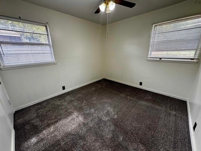 Building Photo - 1504 Red Fox Rd