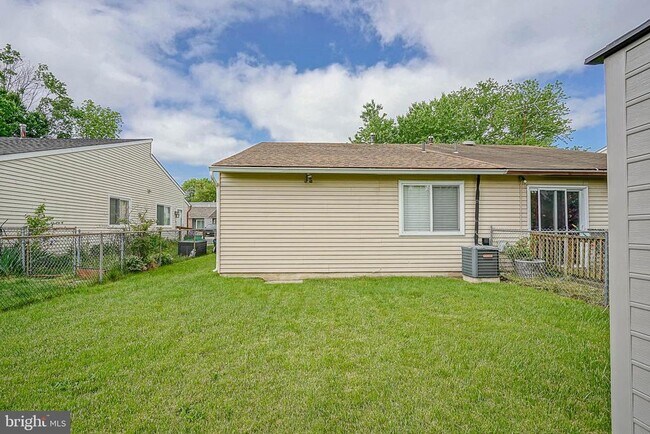 Building Photo - 39 Libra Ln