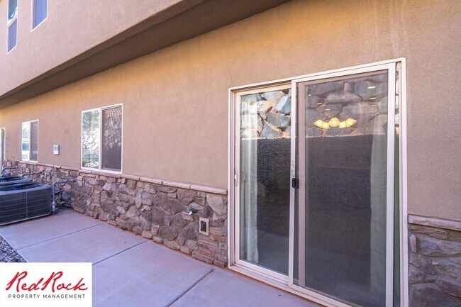 Building Photo - 3 Bedroom Townhome in Buena Vista Community