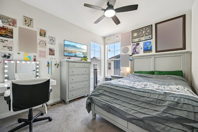 Building Photo - "Experience Spacious Comfort: 4-Bed, 3.5-Bath Retreat on Gladshine Drive!"