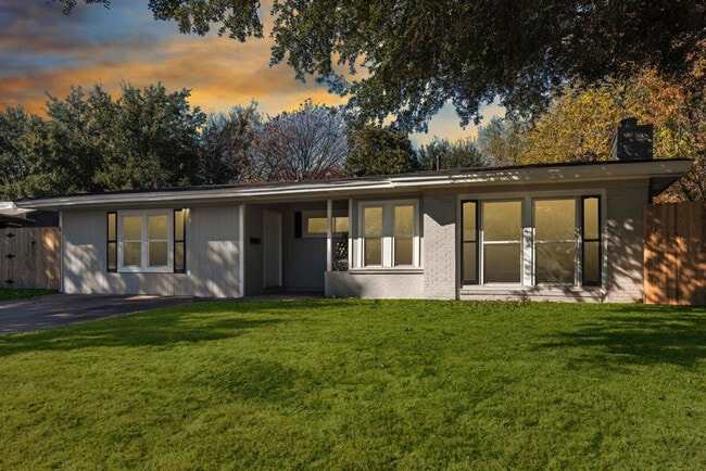 Building Photo - 1919 Puritan Dr