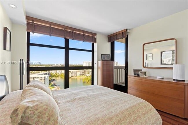 Building Photo - 1000 W Island Blvd