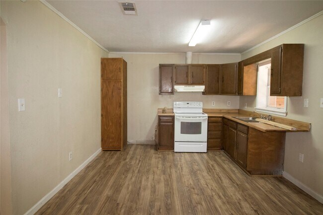 Building Photo - 20 White Oak Dr