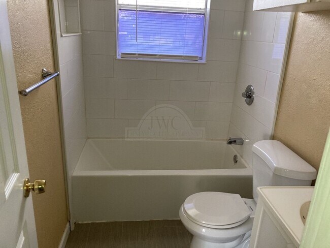 Building Photo - 303 Ridge St