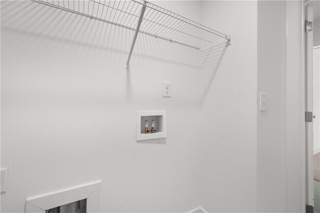 Building Photo - 124 Auburn Wds Dr