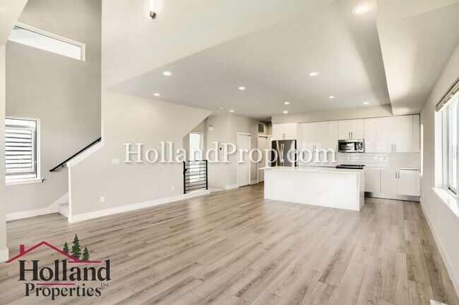 Building Photo - Spacious, Energy-Efficient Home in Reeds Crossing Near Parks & Trails