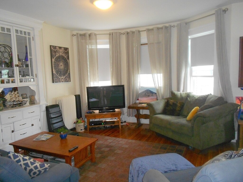 Building Photo - 6 Newton St