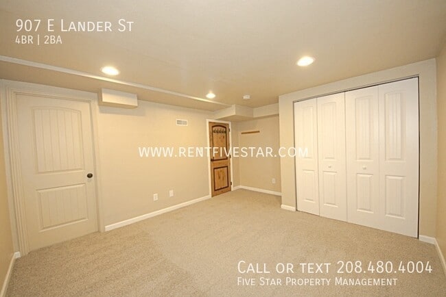 Building Photo - 907 E Lander St
