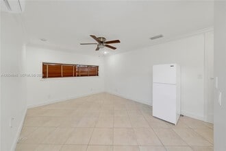 Building Photo - 7600 SW 19th Terrace