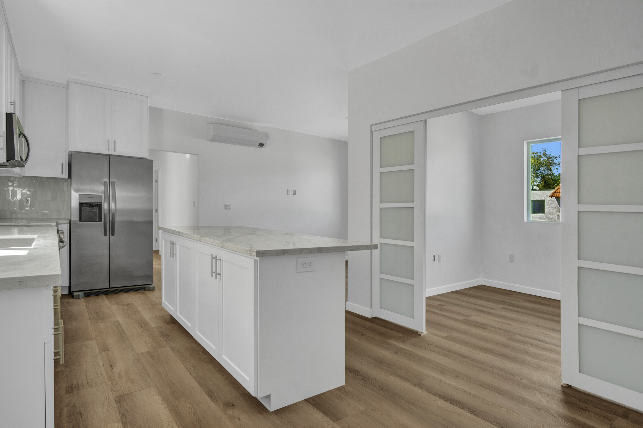 Building Photo - 13804 Moorpark St