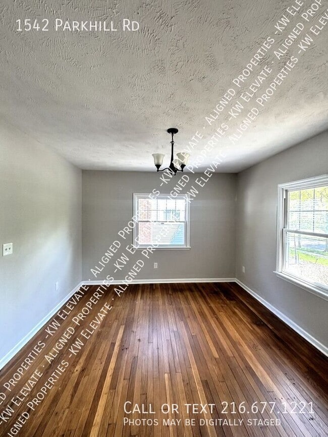 Building Photo - 1542 Parkhill Rd