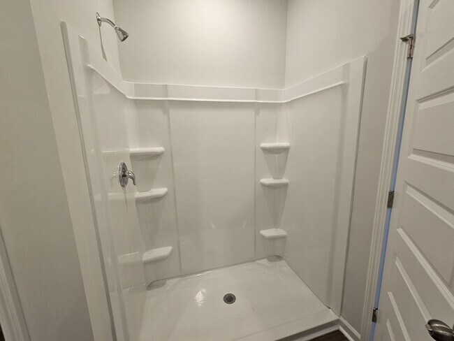 Building Photo - Waterfall Villages - 5 Bedroom- 2.5 Bath