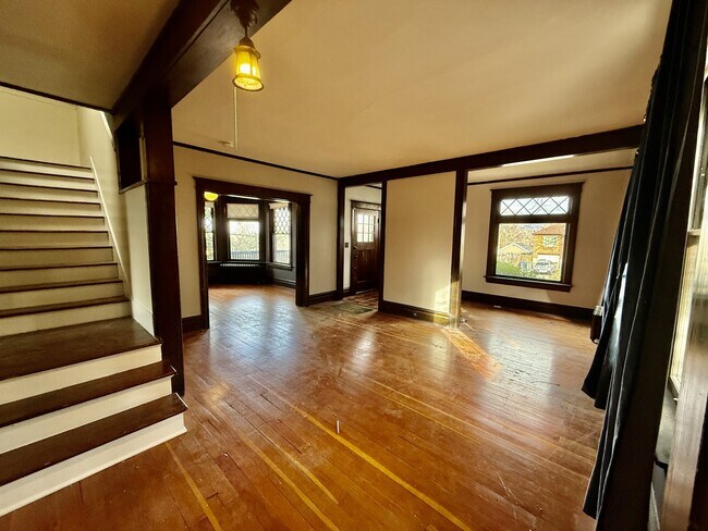 Building Photo - 1228 Bryan Ave