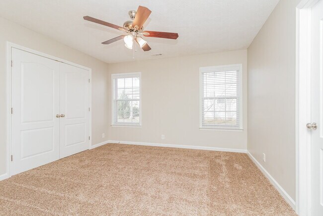 Building Photo - 1012 7 Oaks Blvd