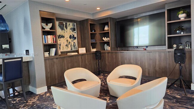 Building Photo - 100 E Las Olas Blvd