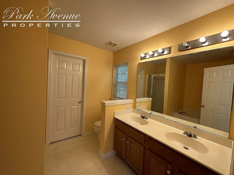 Building Photo - 6300 Gatesville Ln