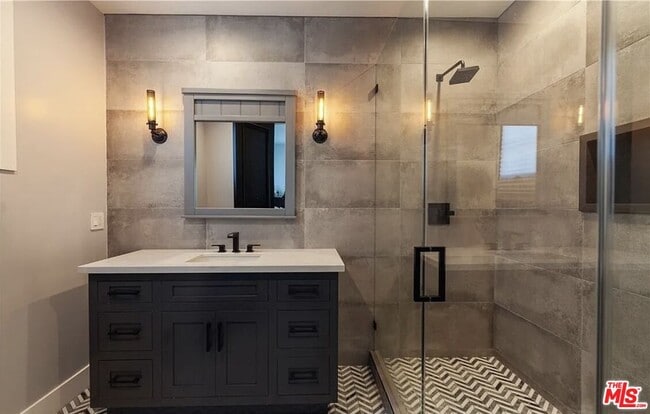 Building Photo - 5225 Topeka Dr