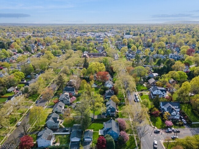 Building Photo - 648 E Broad St