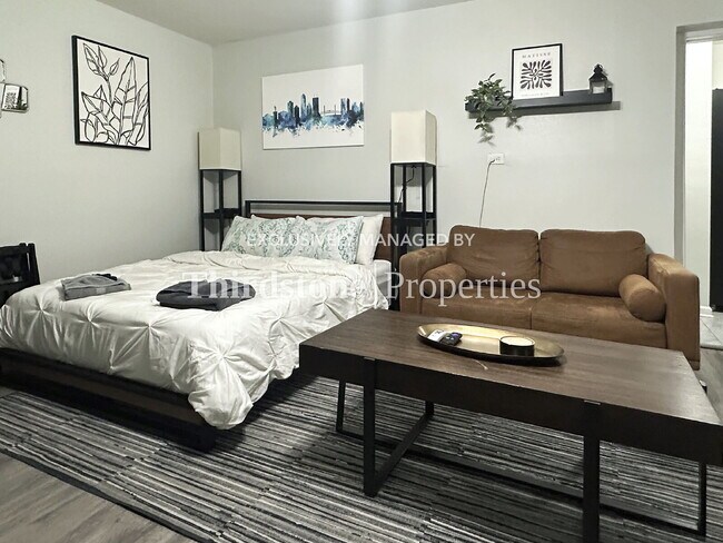 Building Photo - 908 Barrs St