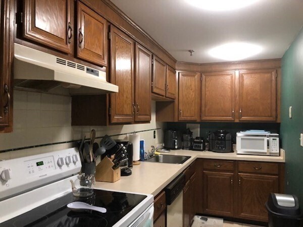 Building Photo - 200 Market St