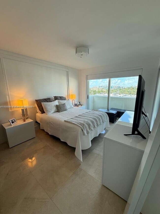 Building Photo - 9499 Collins Ave