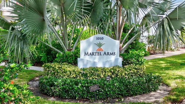 Building Photo - 1010 NE 8th Ave