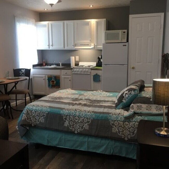 Building Photo - 107 Hood St