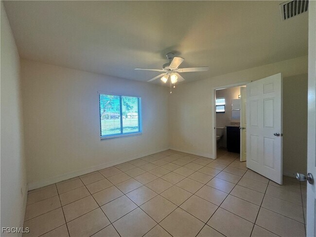 Building Photo - 3022 SE Santa Barbara Pl