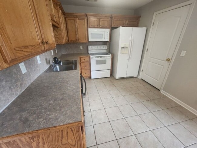 Building Photo - 701 Hidden Forest Dr