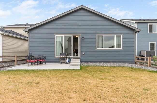 Building Photo - New Executive Furnished -Three bedroom, two bathroom new build home in Longmont fully furnished F...