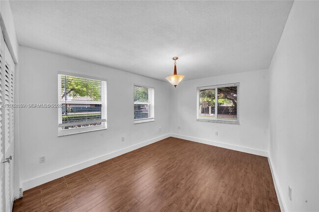 Building Photo - 247 Bird Rd