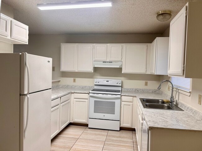 Building Photo - 1111 Shiloh Dr