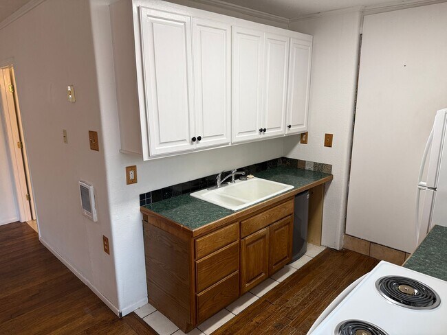 Building Photo - Charming 1-bedroom, 1-bath apartment in the Santa Clara area!